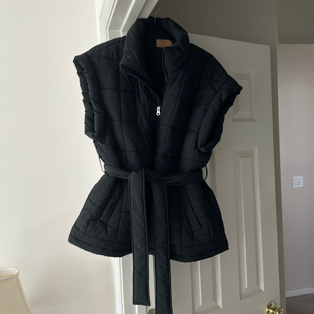 Crescent women’s xs/s black jacket vest with tie